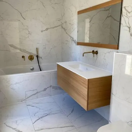 Villa 140 M2 Avec Piscine Chauffee