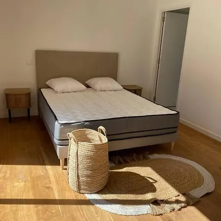Villa 140 M2 Avec Piscine Chauffee *