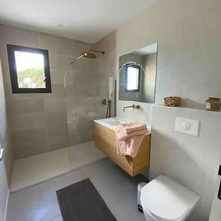 Villa 140 M2 Avec Piscine Chauffee *